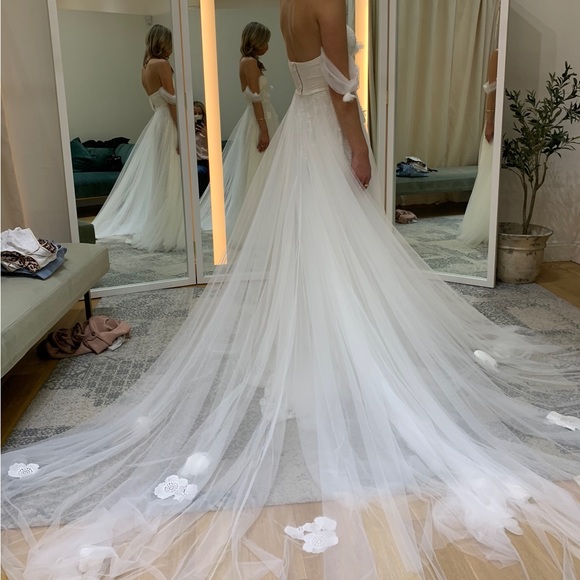 Grace Loves Lace: Star Gown
Bust:32A
Detachable draped tulle armbands - Picture 4 of 15